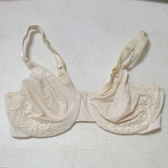 Olga Cream Lace Detail Bra size 38C - Picture 1 of 7